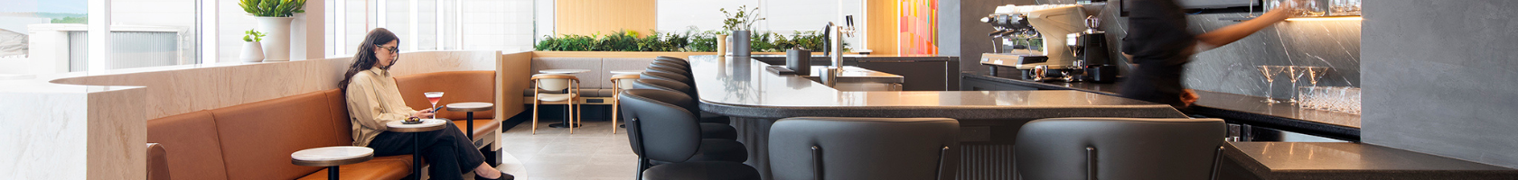 Photo montrant une partie du nouveau Café Air Canada situé à l'Aéroport international Jean-Lesage de Québec (YQB)