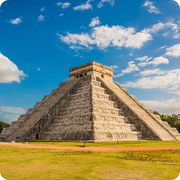 Pyramide maya au site archéologique Chichén Itzá