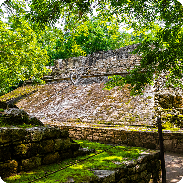 Ruine maya au site archéologique Cobá